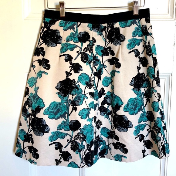 🌟HOST PICK 🌟 Max Mara Weekend floral skirt 4 - Picture 2 of 9